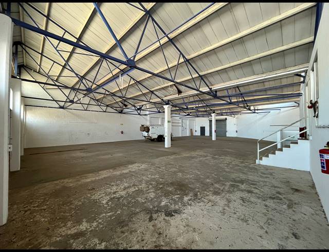 650M² WAREHOUSE TO LET IN PAARDEN EILAND